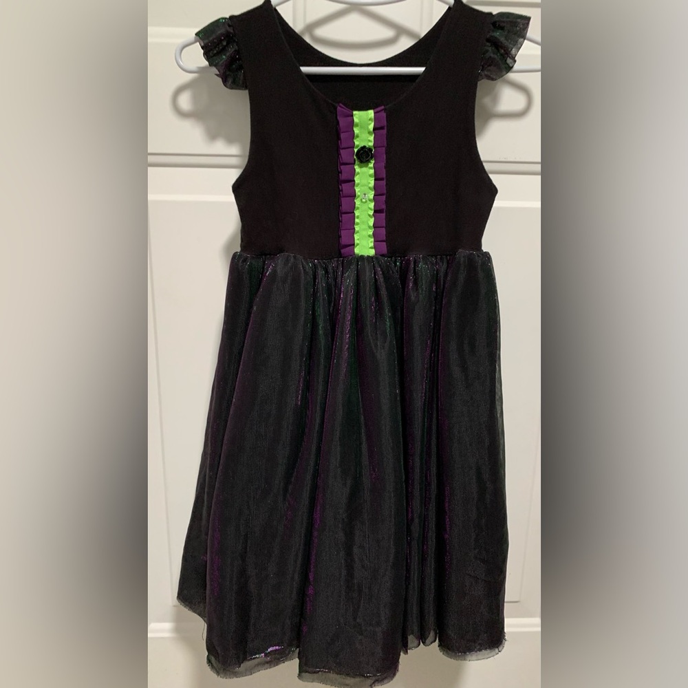 Très Lovey girl’s dress. Approximately size 5/6